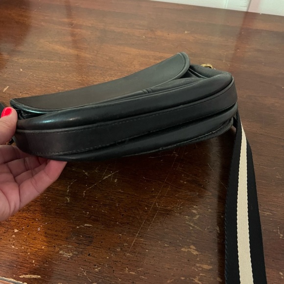 Vintage COACH Black Leather Crossbody Bag - Picture 10 of 14